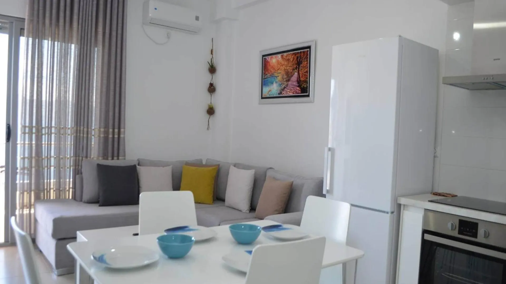 Seaside Charm Stylish Stay With Views Sarandë アパート
