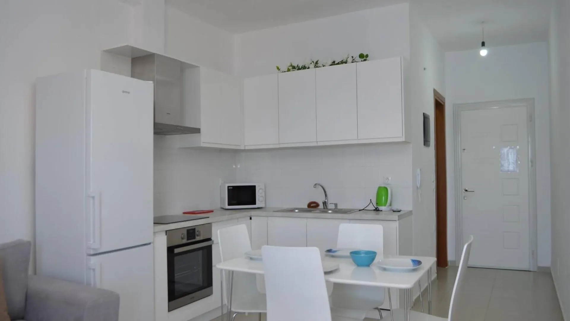 Seaside Charm Stylish Stay With Views Sarandë アパート