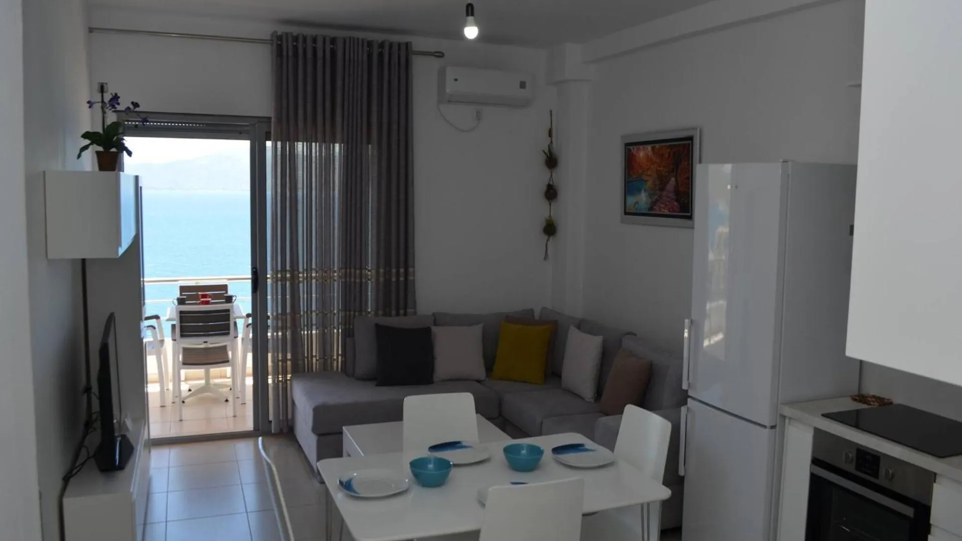 Seaside Charm Stylish Stay With Views Sarandë